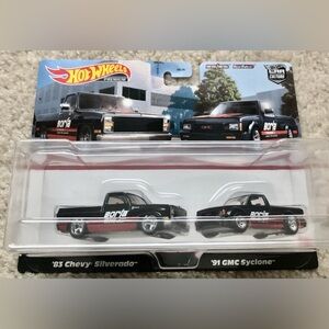 Hot Wheels Car Culture Premium 2 Pack ‘83 Chevy Silverado & ‘91 GMC Syclone